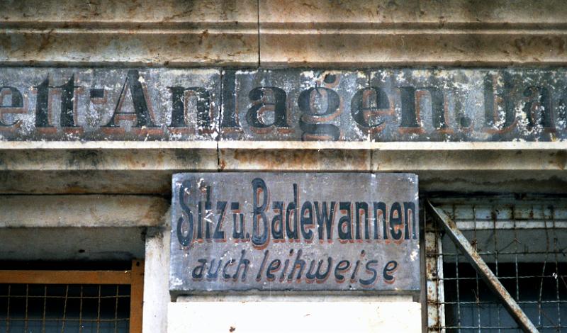 16,_Dresden-Friedrichstadt,_Adlergasse_5,_27.6.1995.jpg