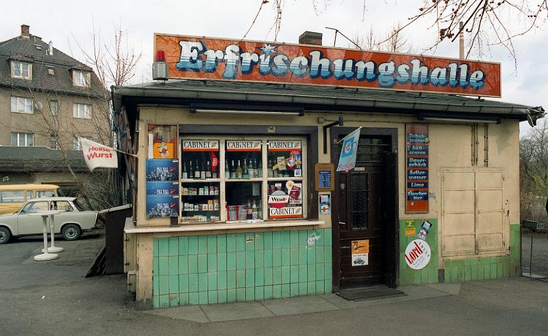 Dresden-Pieschen,_Trachenberger_Platz,_20.3.1995.jpg